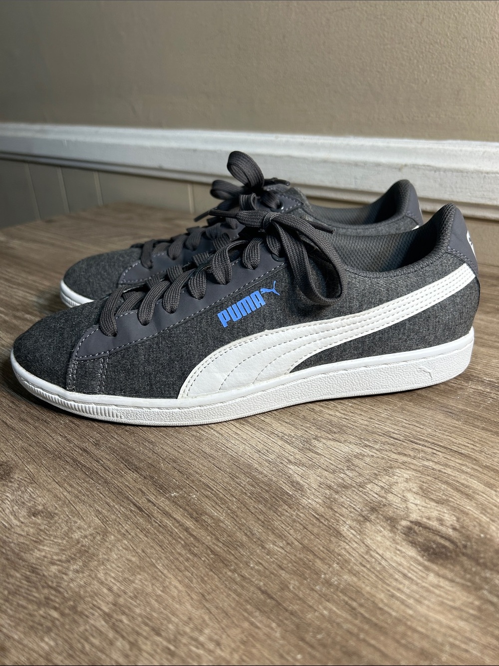 Puma Women's Vikky Jersey Sneakers Size 8